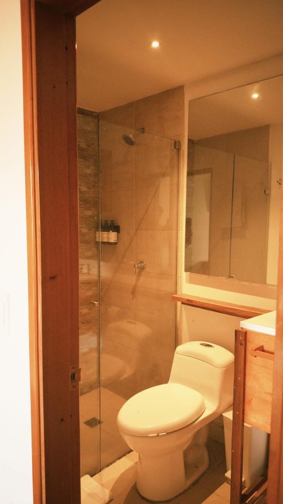 Comfort Twin Room, Garden View | Bathroom | Shower, rainfall showerhead, eco-friendly toiletries