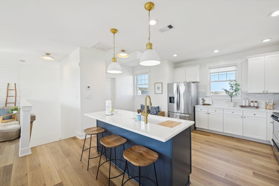 GREAT BREAKFAST BAR AREA WITH STOOLS TO ENJOY BREAKFAST OR CONVERSE WITH THE COOK