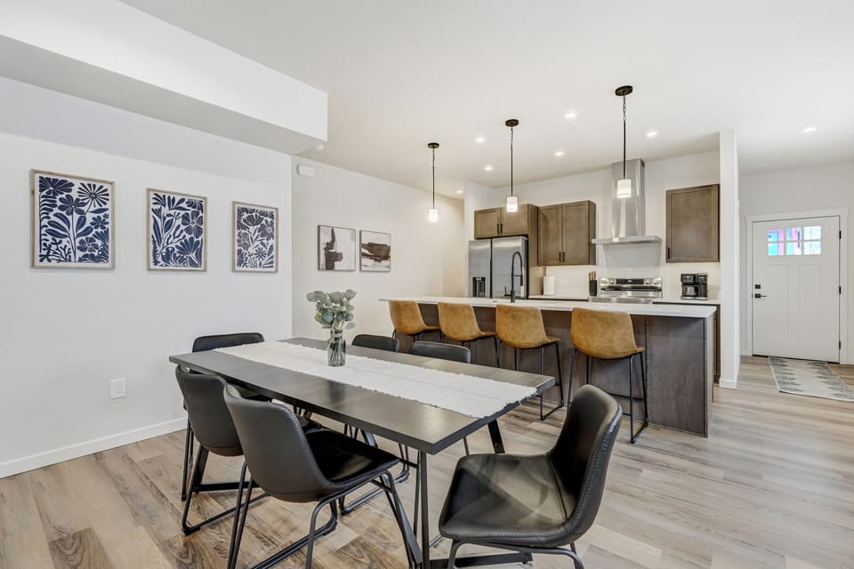 Dining and bar space available to enjoy your favorite meals!
