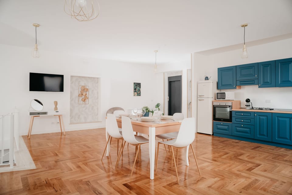 Kitchen or kitchenette,Dining area