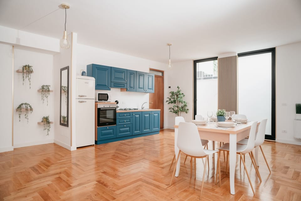 Kitchen or kitchenette,Dining area