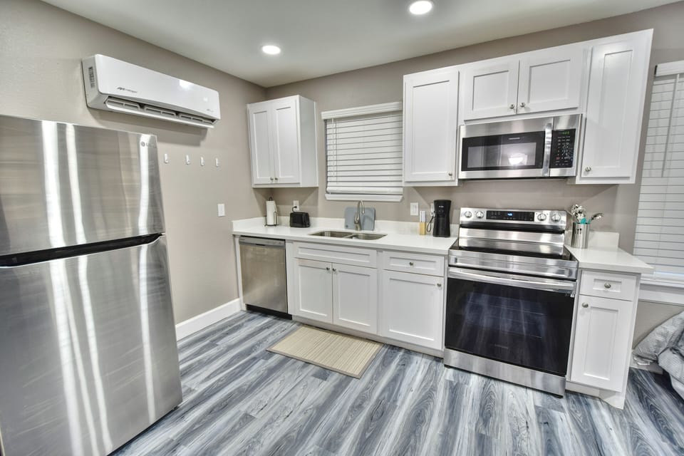 Cook with ease in this modern, well-stocked kitchen.
