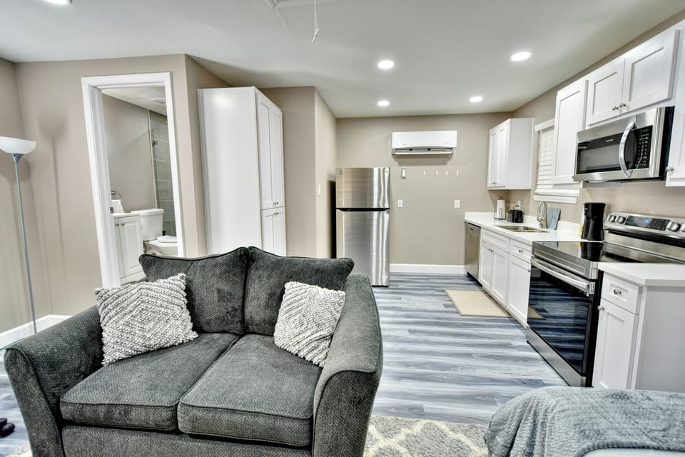 Perfect Houston studio: compact, modern, and convenient.
