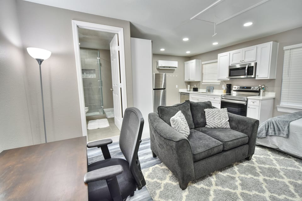Perfect Houston studio: compact, modern, and convenient.





