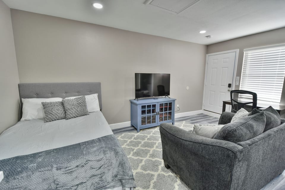 A tranquil bedroom with soft linens for a perfect night’s rest.
