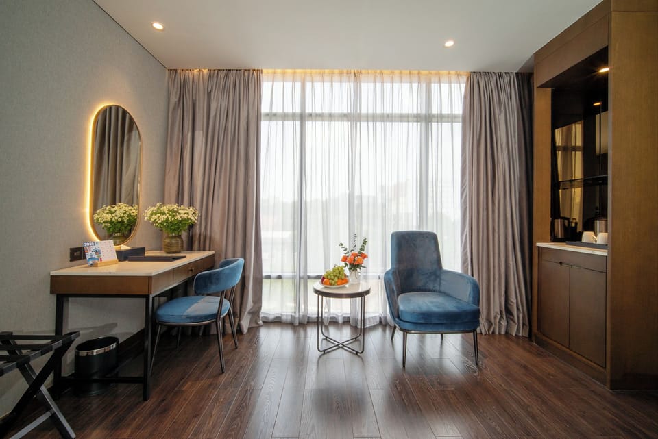 Premier Twin Room | In-room safe, blackout drapes, WiFi (free)
