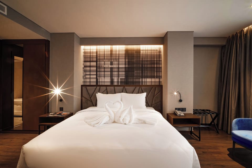 Luxury Double Room | In-room safe, blackout drapes, WiFi (free)