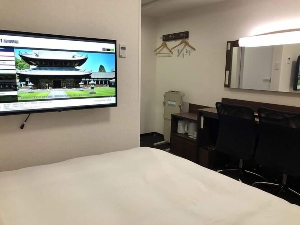 Desk, blackout drapes, free WiFi