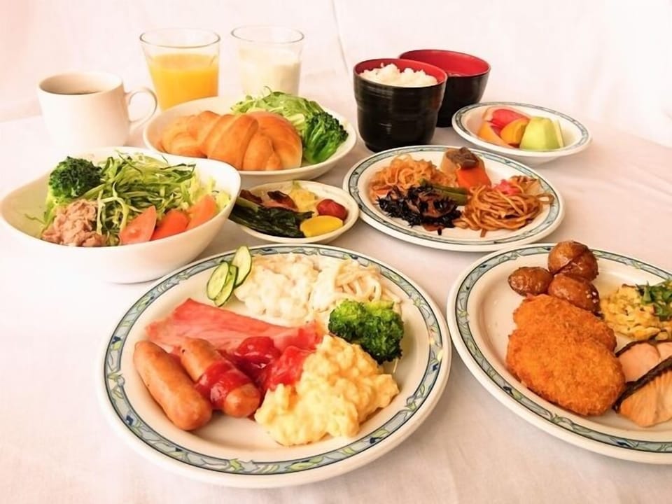 Daily buffet breakfast for a fee
