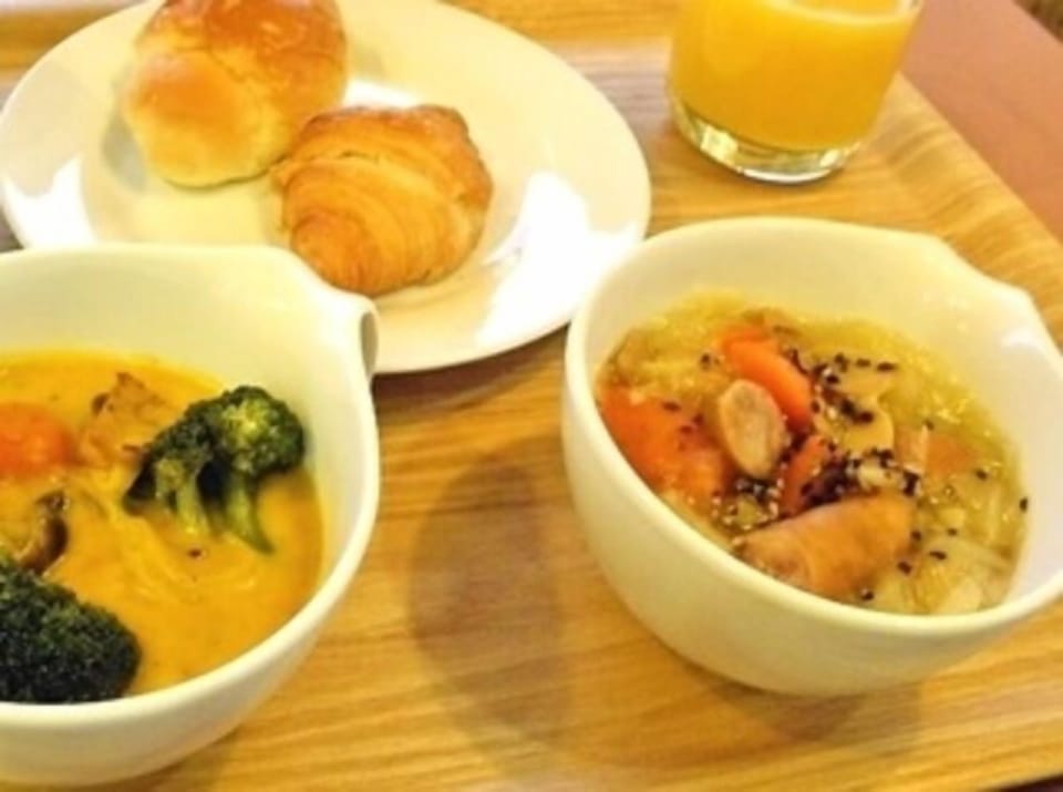 Daily cooked-to-order breakfast for a fee