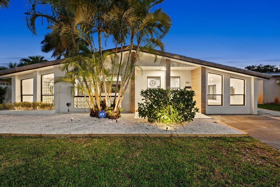 Private Entrance, Private Parking, Quiet Street, Quiet Neighborhood