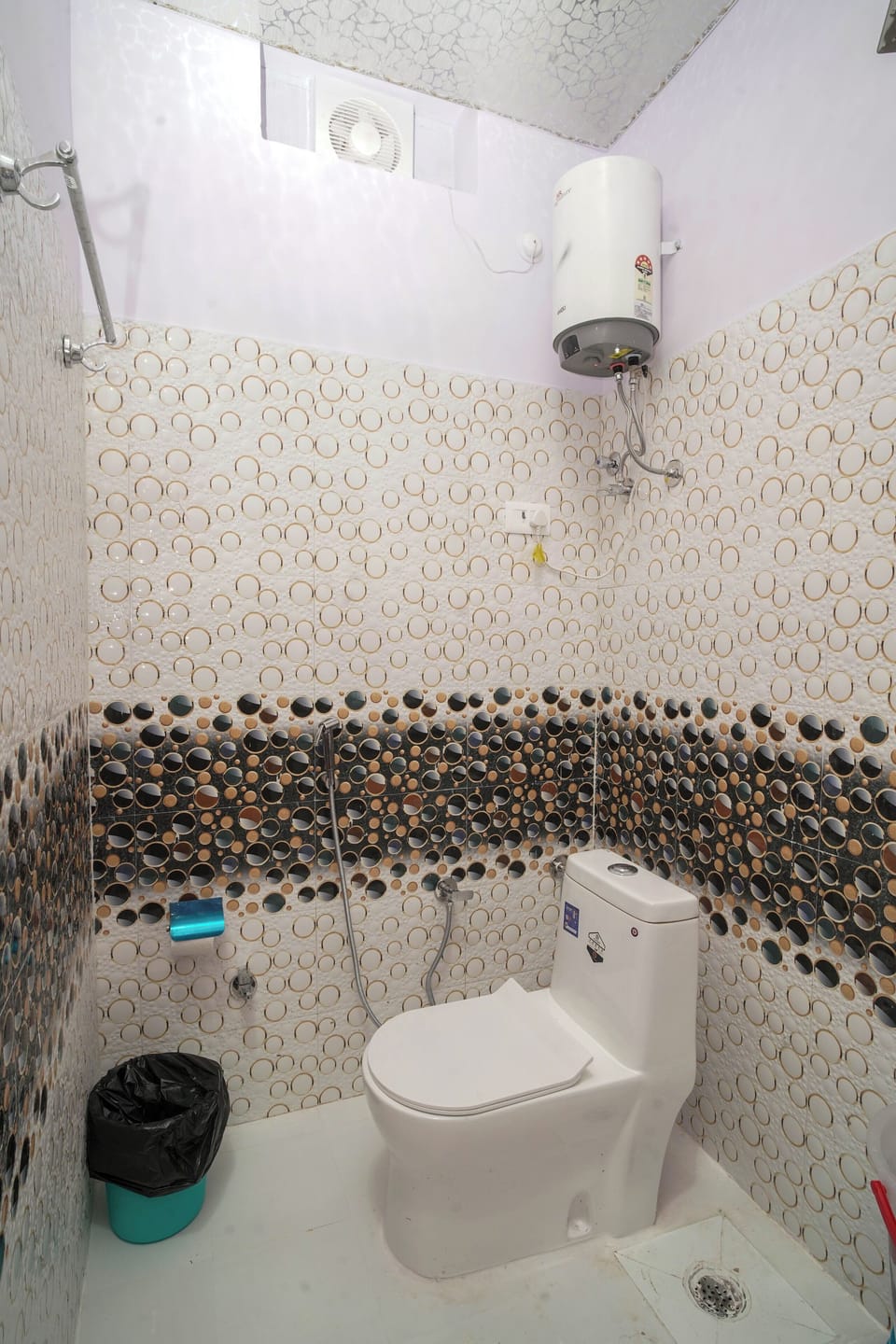 Deluxe Double Room, City View | Bathroom | Shower, free toiletries, towels, soap