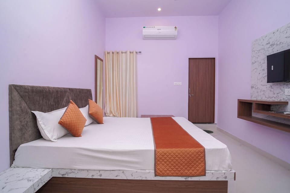 Deluxe Double Room, City View | Desk, laptop workspace, WiFi (free)