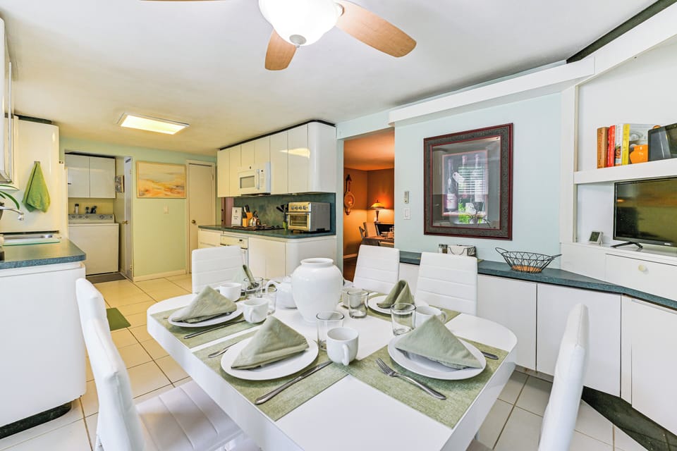 Dining Nook/Kitchen | 1st Floor | Keurig Coffee Maker | Dishwasher