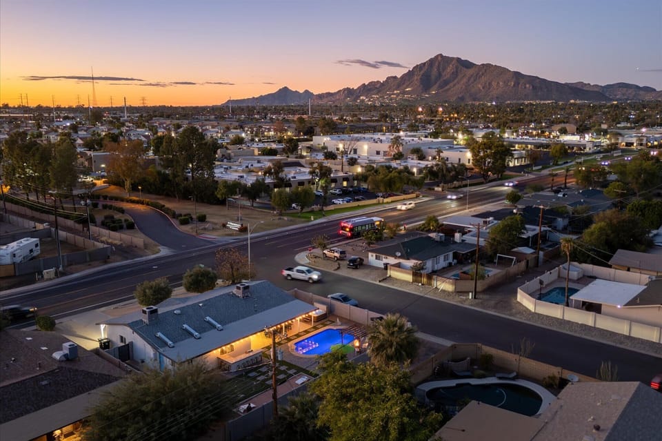 Escape to an Arizona retreat with breathtaking mountain vistas – relaxation awaits!