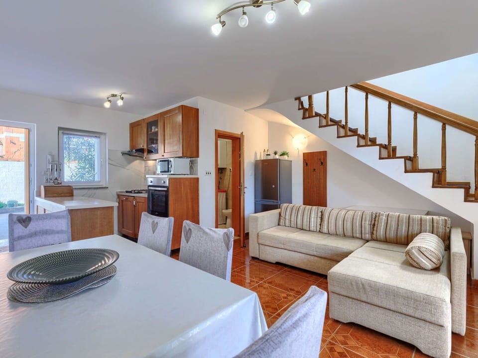 Furniture, Picture Frame, Property, Table, Wood, Comfort, Interior Design, Building, Floor, Flooring