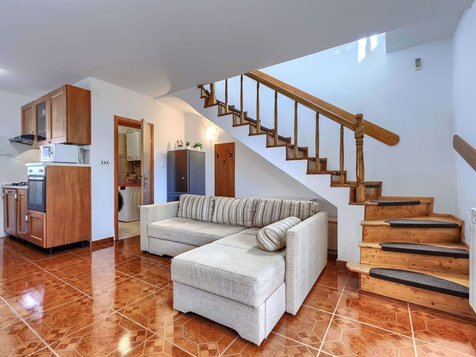 Furniture, Property, Comfort, Building, Wood, Interior Design, Bed Frame, House, Floor, Cabinetry