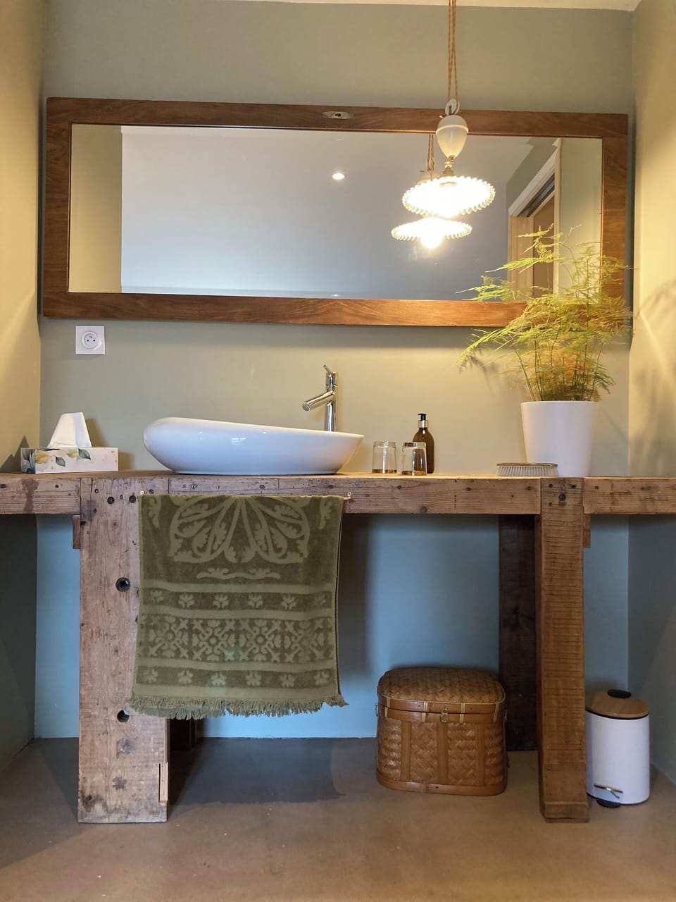 Double Room, Garden View | Bathroom | Designer toiletries, bathrobes, soap, shampoo
