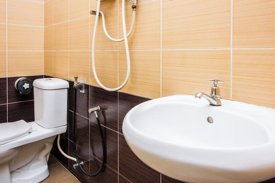 Deluxe Double Room | Bathroom | Bidet