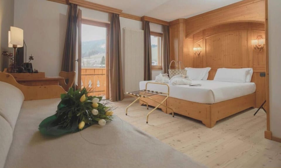 Deluxe Room, Mountain View | Minibar, desk, laptop workspace, free WiFi