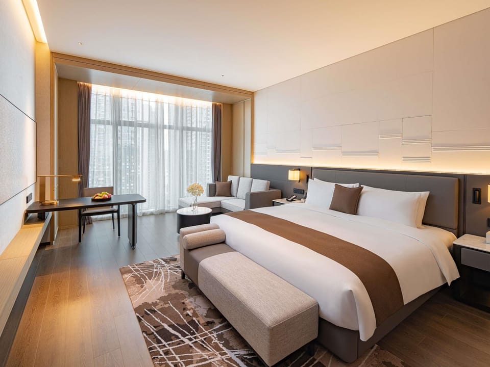 Executive Room, 1 King Bed | Premium bedding, down comforters, in-room safe, laptop workspace