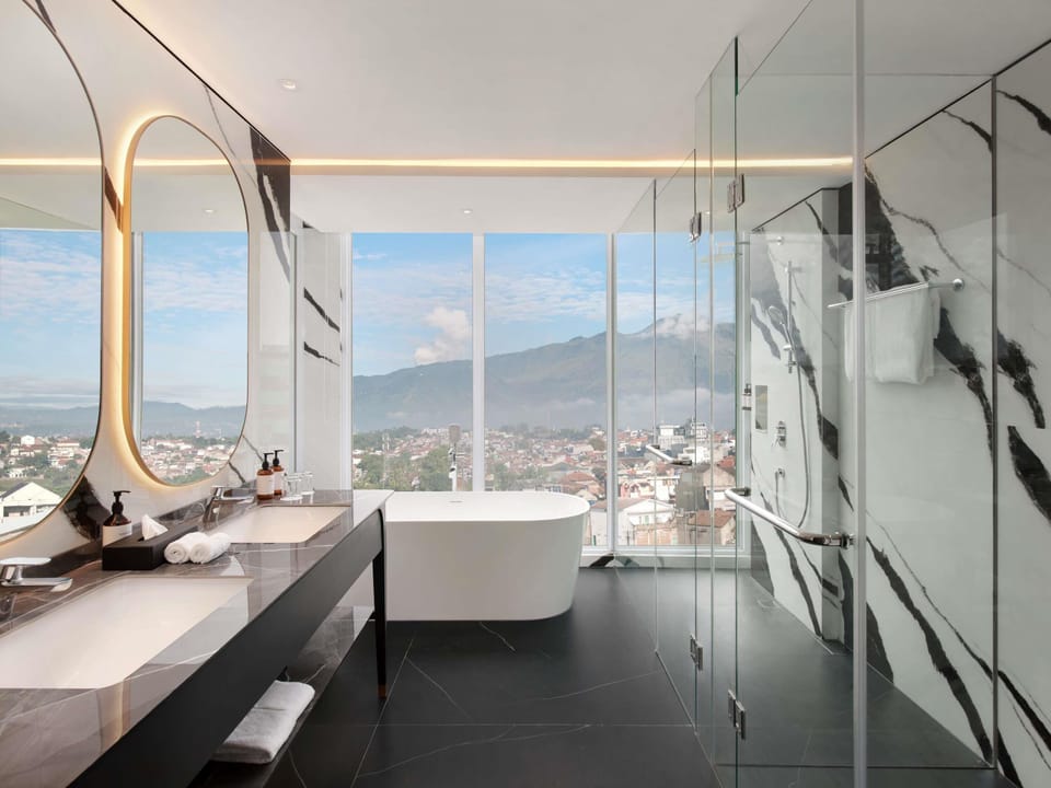 Privilege, Suite, 1 King Bed | Soundproofing, free WiFi