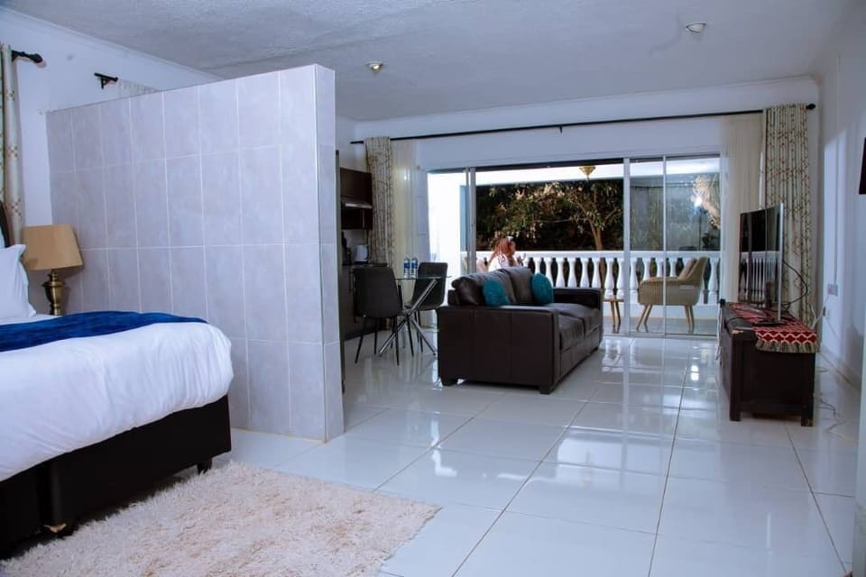 Studio, Balcony, Garden View | In-room safe, desk, iron/ironing board, free WiFi