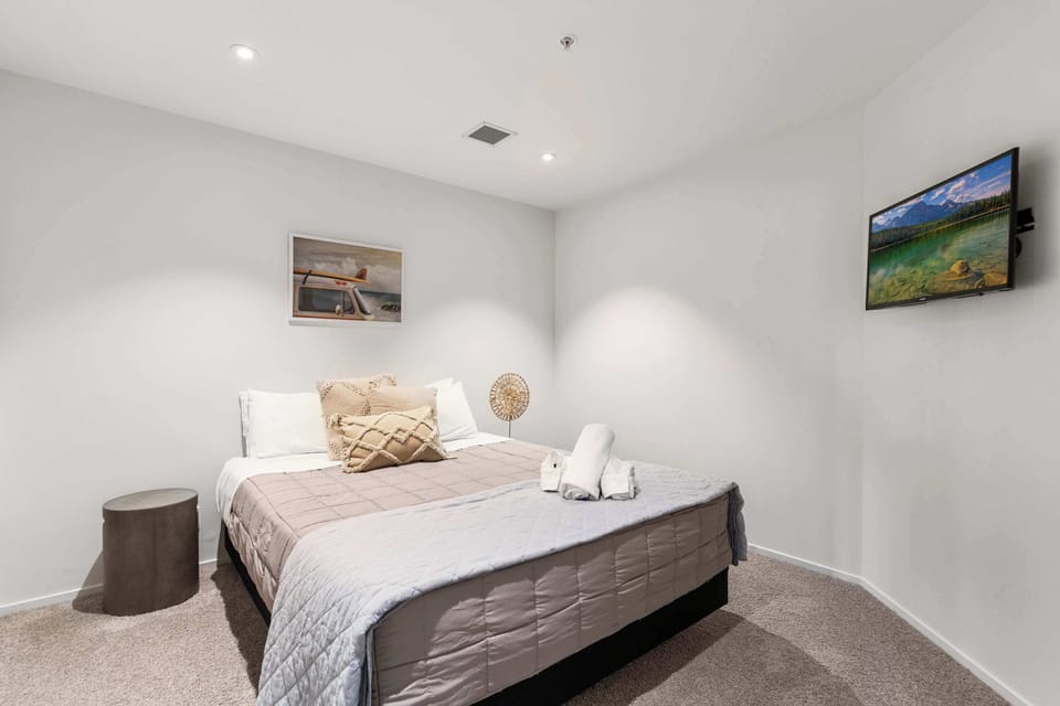 Guest bedroom