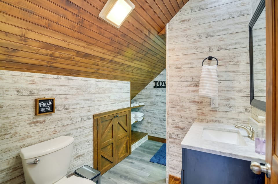 Hike & Climb! Pet-friendly Red River Gorge Copper Cottage in Kentucky