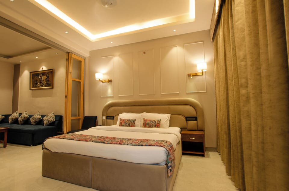 Luxury Suite, 1 Bedroom, Non Smoking | In-room safe, individually furnished, desk, blackout drapes