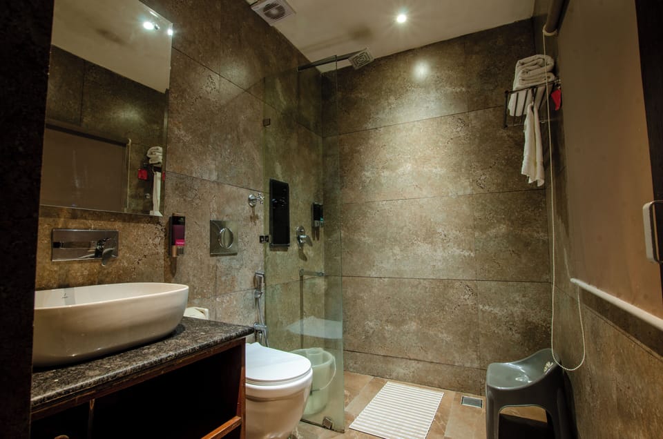 Luxury Suite, 1 Bedroom, Non Smoking | Bathroom | Shower, free toiletries, hair dryer, slippers