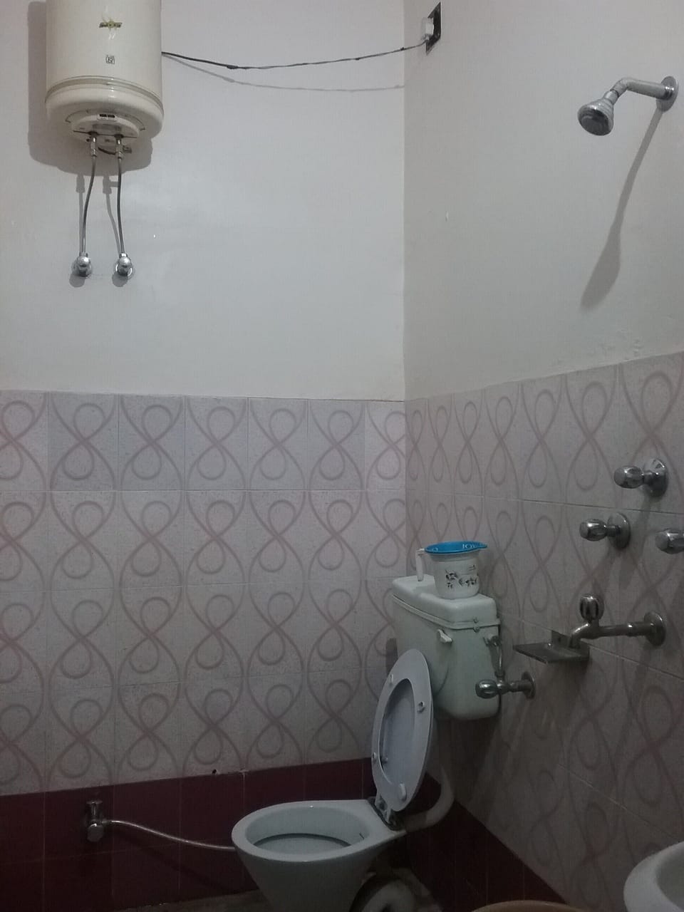AC Double room With Bathroom | Bathroom | Shower, free toiletries, hair dryer, towels