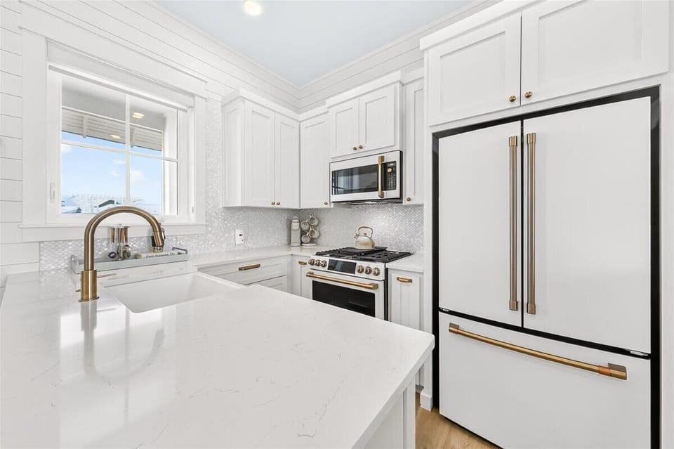 2nd Floor, Kitchen