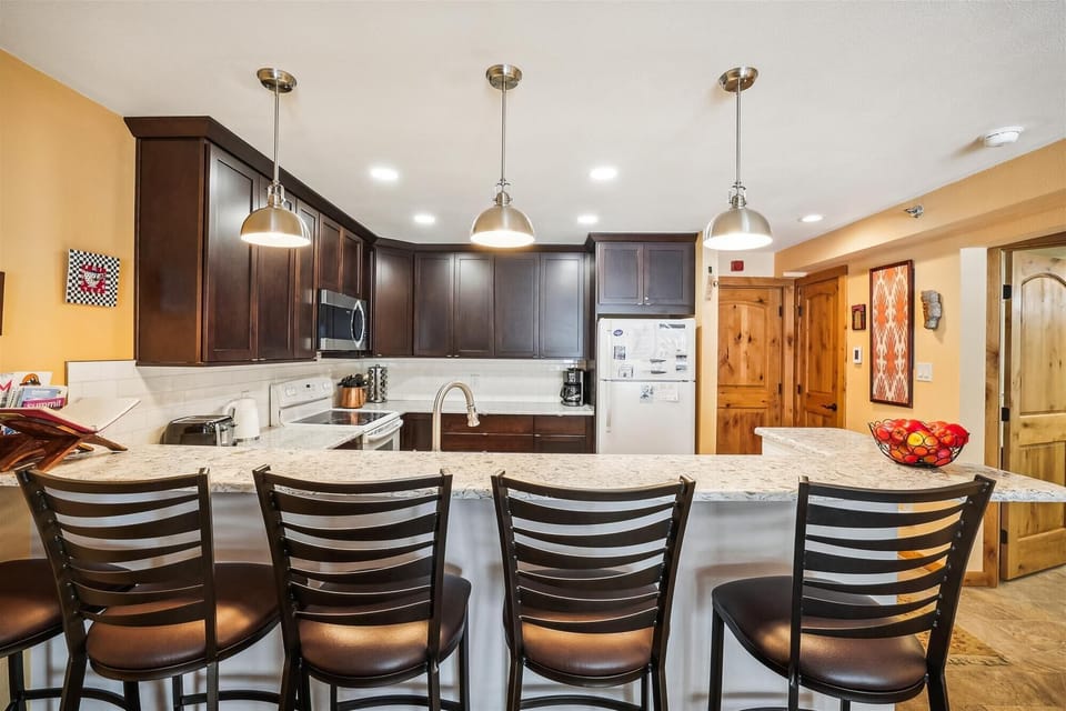 Kitchen, Atrium 005, Breckenridge Vacation Rental