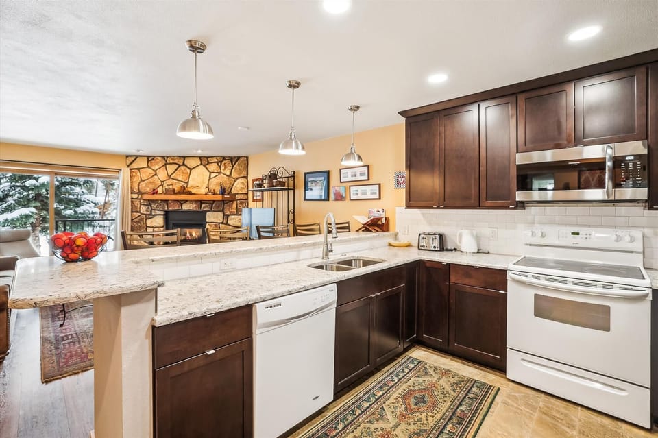 Kitchen, Atrium 005, Breckenridge Vacation Rental