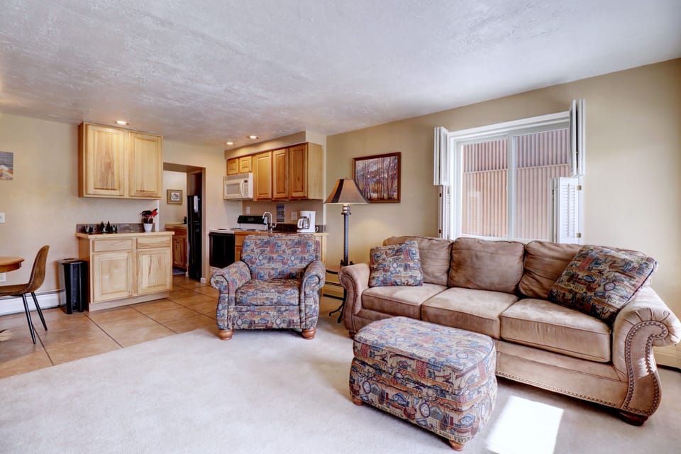 Condo, 1 Bedroom | Living area | Smart TV