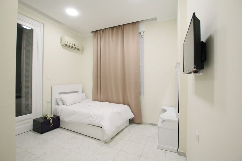 Basic Single Room | Living area | 32-inch LCD TV with satellite channels