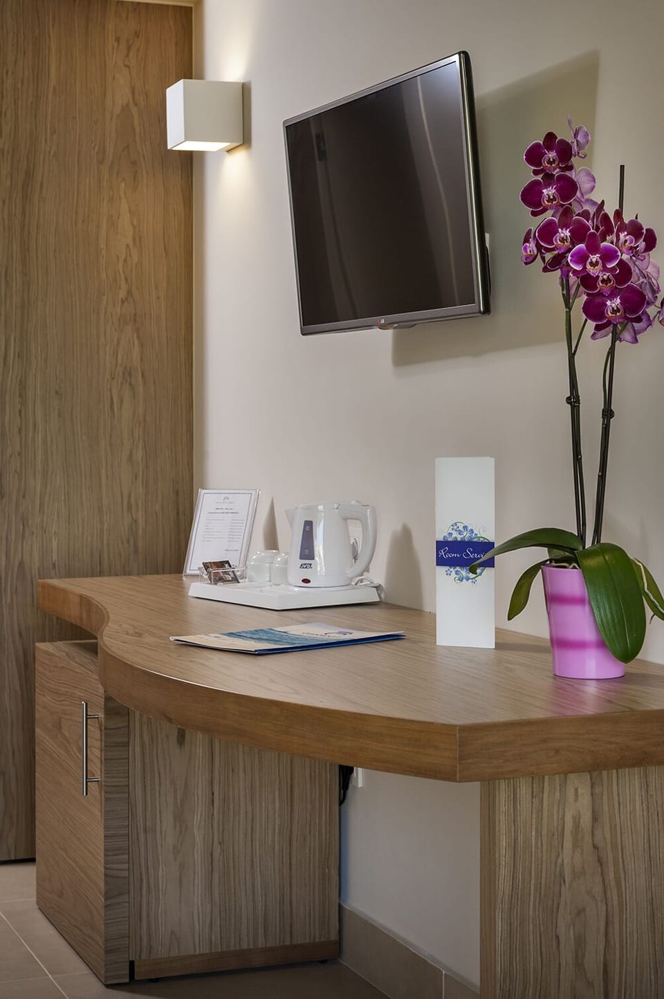 Superior Room, Pool View | Hypo-allergenic bedding, down comforters, pillowtop beds, minibar