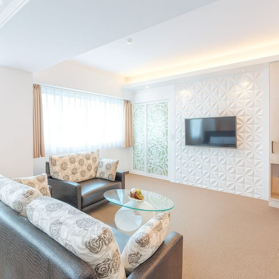 Deluxe Suite | 1 bedroom, premium bedding, blackout drapes, iron/ironing board