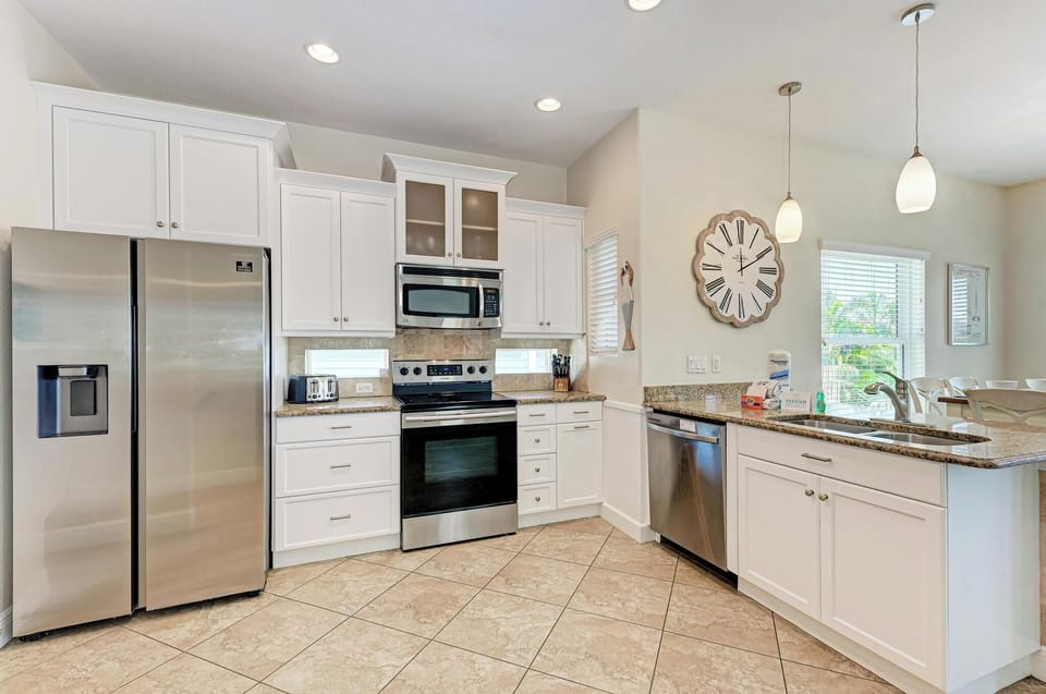 Fully-Equipped Kitchen - Anna Maria Island Locals