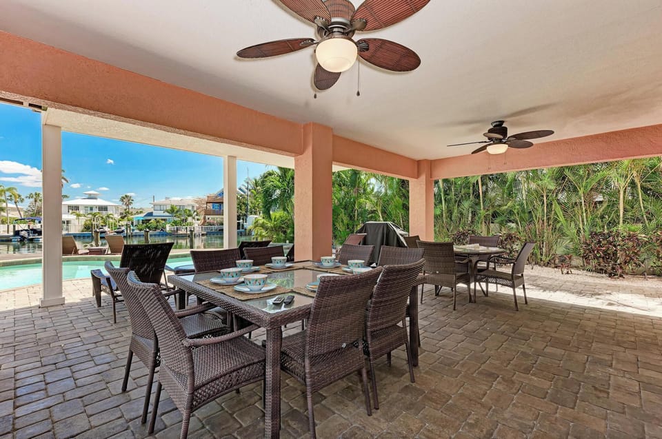 Open Dining Space - Anna Maria Island Locals