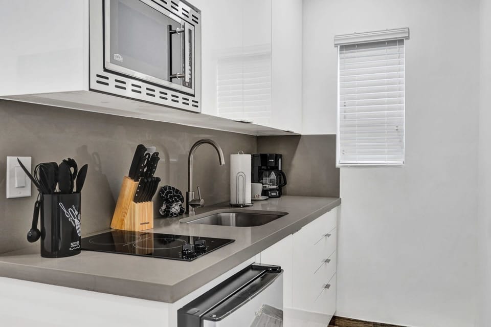 Fridge, microwave, stovetop