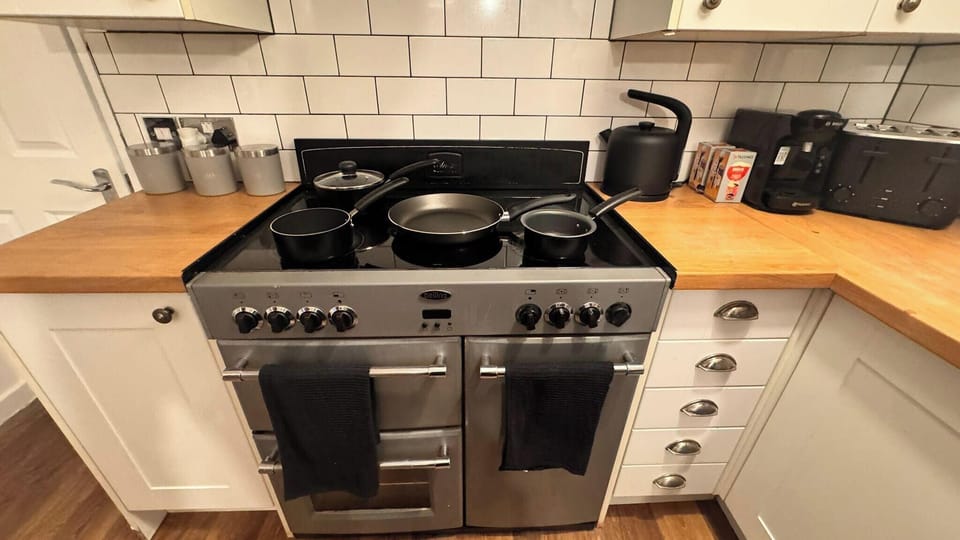 House | Private kitchen | Fridge, microwave, oven, stovetop