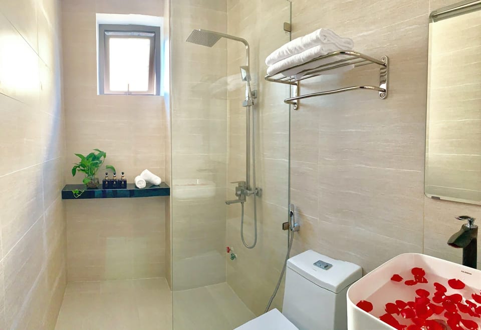 Shower, hair dryer, slippers, bidet