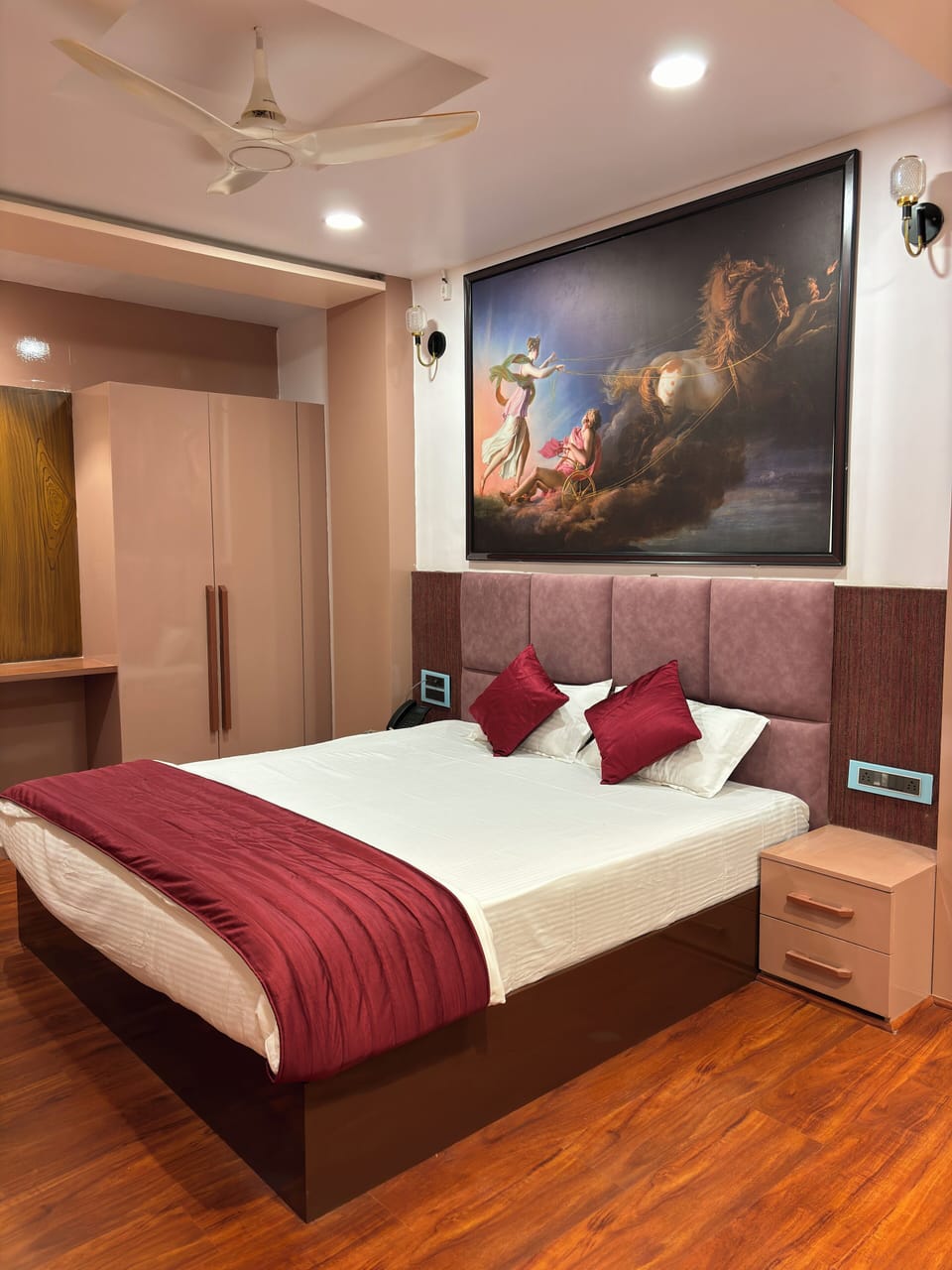 Deluxe Room, Non Smoking, Private Bathroom | Egyptian cotton sheets, premium bedding, down comforters