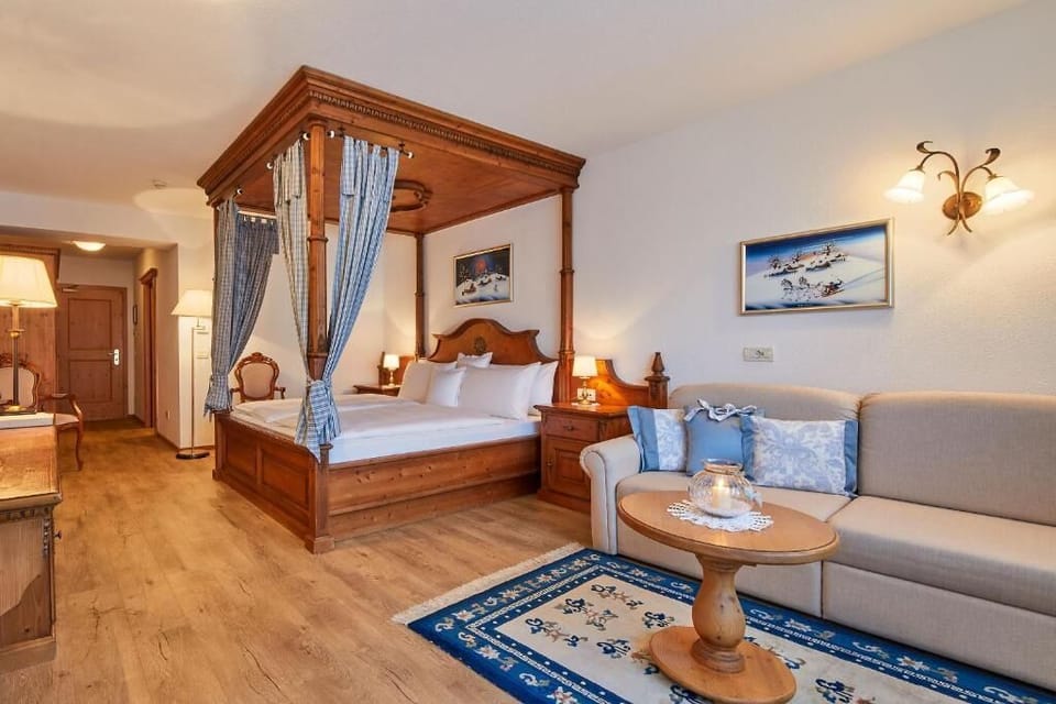 Comfort Double or Twin Room | In-room safe, soundproofing, free WiFi, bed sheets