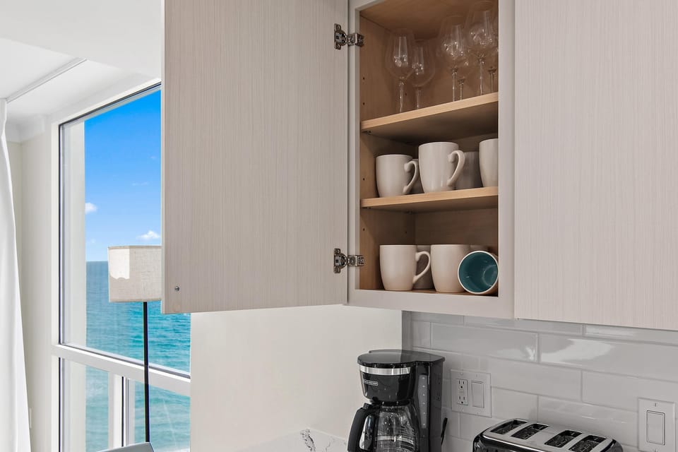 Condo, Multiple Beds (Shoreline Towers 1081) | Interior