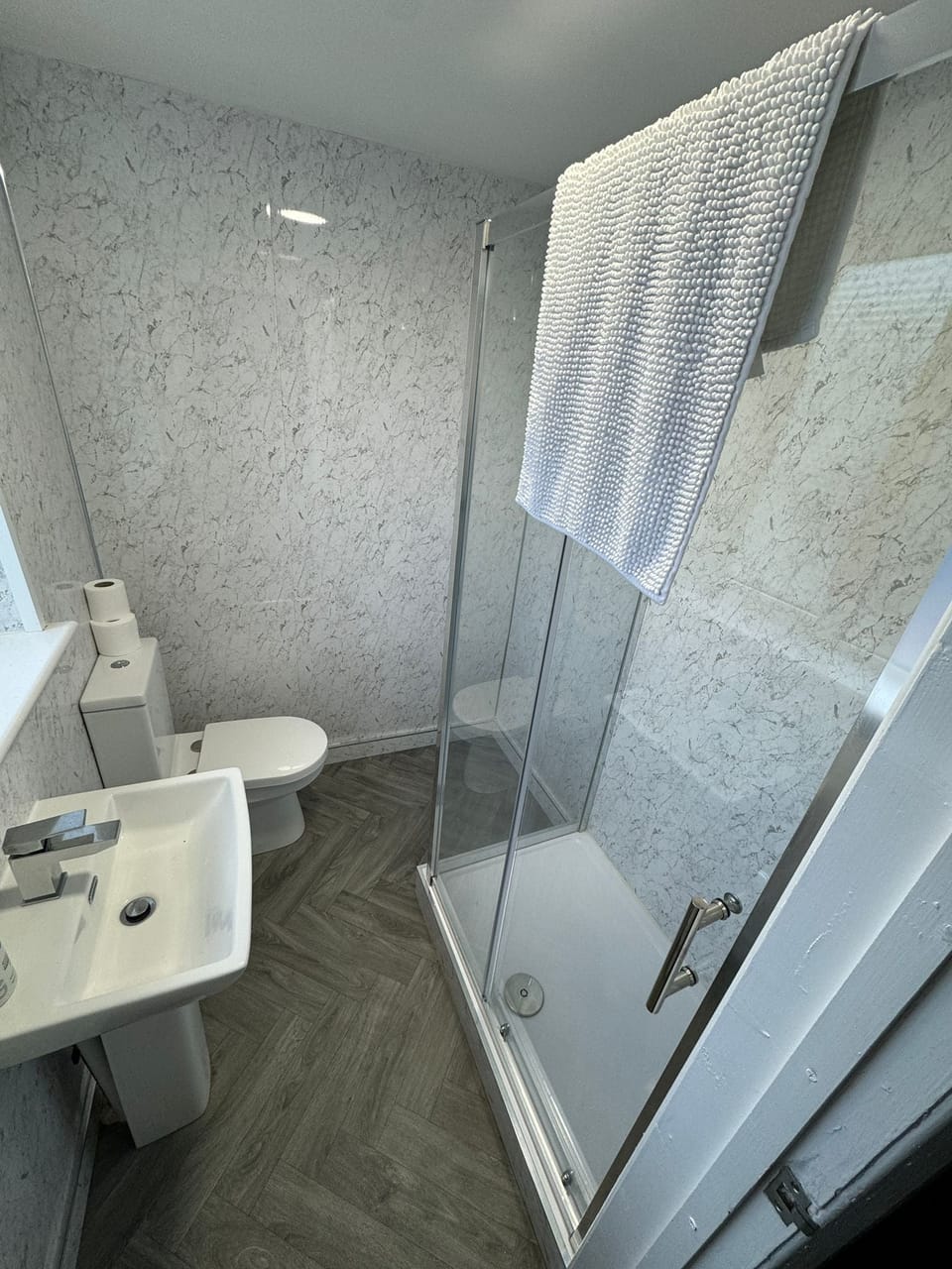 Basic Double Room | Bathroom