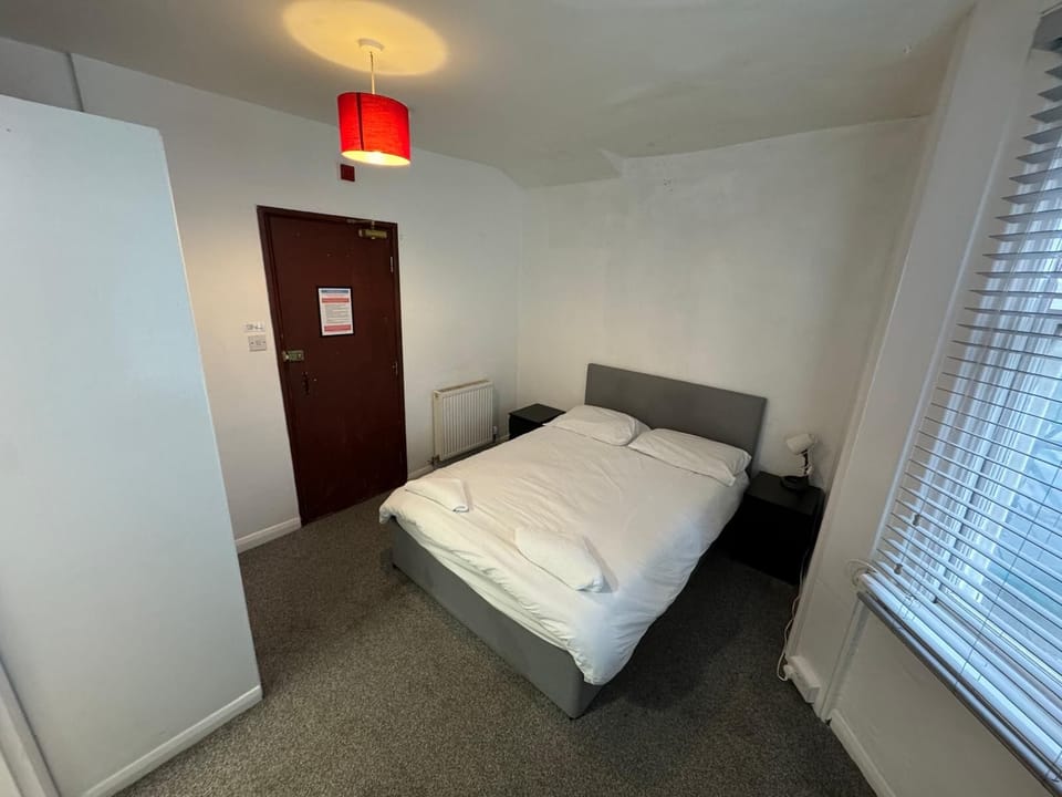 Basic Double Room | Free WiFi, bed sheets