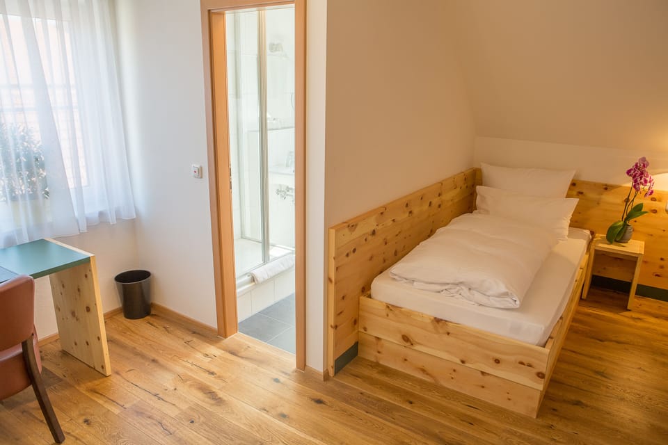 Standard Single Room, 1 Twin Bed | 1 bedroom, premium bedding, pillowtop beds, desk